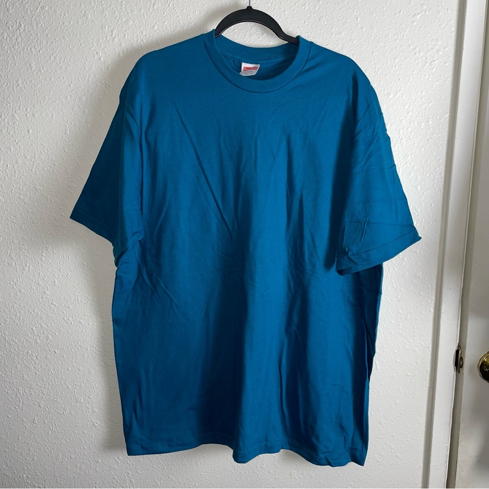 New Supreme Mens Tshirt XL 100% Authentic